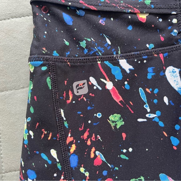 Fabletics Quinn Crop in Black Spectra Splash Paint Splatter Size XXL - Picture 11 of 11
